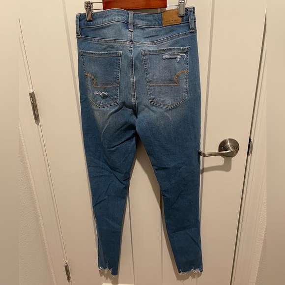 Never Worn Distressed Super Hi-Rise Jeggings from American Eagle - Size 6 Reg - Picture 2 of 5
